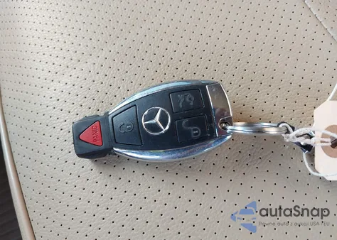 2010 Mercedes-Benz C 300 z USA, uszkodzony, nr VIN WDDGF5EB1AR119649